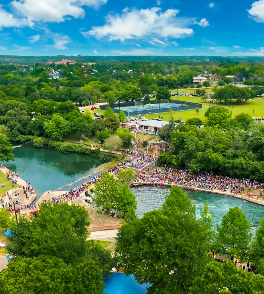 <h2>Connected, walkable, and well-positioned</h2>
The Neue is located in downtown New Braunfels—close enough to walk to everything, yet thoughtfully positioned just outside the most congested areas. It’s a setting that offers both connection and a sense of ease.
From your front door, restaurants, shops, live music, the Comal River, and even a nearby grocery store are all within walking distance—making daily life simpler and more enjoyable.
